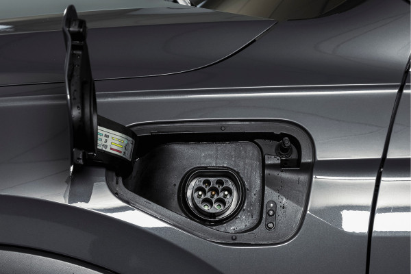 Volkswagen Tiguan 1.4 TSI eHybrid R-Line Business+ | S/K- Panodak | Dig. Cockpit | Adapt. Cockpit | Stoelverw. | PDC | Camera | NAV + App. Connect | ECC | Afn. Trekhaak | Elek. Klep | LM  19" |