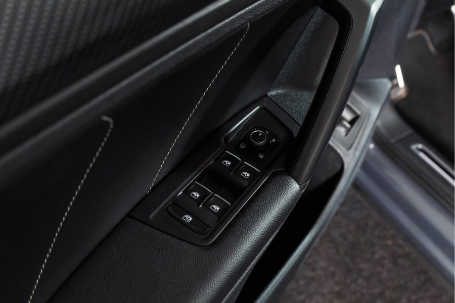Volkswagen Tiguan 1.4 TSI eHybrid R-Line Business+ | S/K- Panodak | Dig. Cockpit | Adapt. Cockpit | Stoelverw. | PDC | Camera | NAV + App. Connect | ECC | Afn. Trekhaak | Elek. Klep | LM  19" |