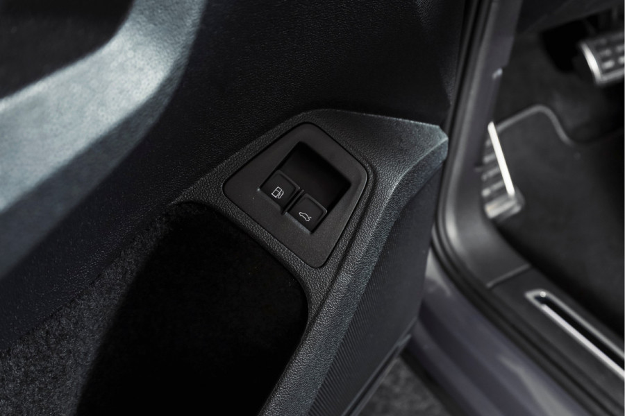 Volkswagen Tiguan 1.4 TSI eHybrid R-Line Business+ | S/K- Panodak | Dig. Cockpit | Adapt. Cockpit | Stoelverw. | PDC | Camera | NAV + App. Connect | ECC | Afn. Trekhaak | Elek. Klep | LM  19" |