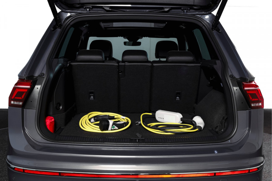 Volkswagen Tiguan 1.4 TSI eHybrid R-Line Business+ | S/K- Panodak | Dig. Cockpit | Adapt. Cockpit | Stoelverw. | PDC | Camera | NAV + App. Connect | ECC | Afn. Trekhaak | Elek. Klep | LM  19" |