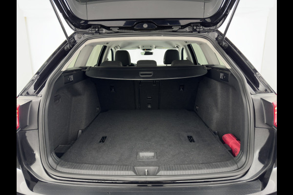 Volkswagen Golf Variant 2.0 TDI Life Business+ (INCL-BTW) Aut. *FULL-LED | DIGI-COCKPIT | NAVI-FULLMAP | ADAPTIVE-CRUISE | BLINDSPOT | AMBIENTLIGHT | HEATED- COMFORTSEATS | KEYLESS | DAB+ | PRIVACY-GLASS | ECC | PDC | TOWBAR | SHIFTPADDLE