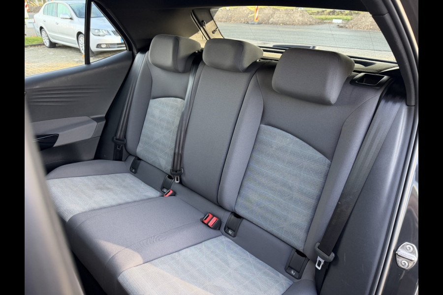 Volkswagen Id.3 Pro 58 kWh / Sensoren / Carplay / Verw. Stuur + Stoelen / SoH 92,1% /
