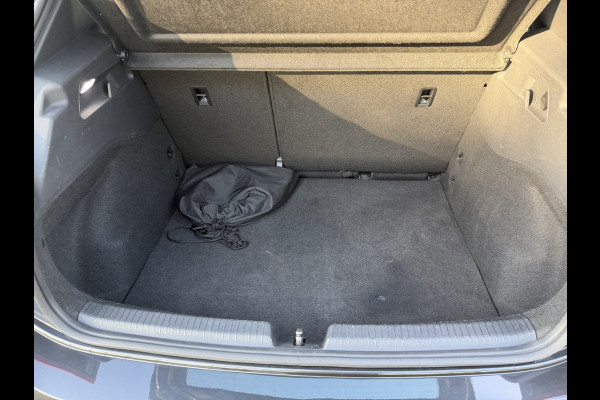 Volkswagen Id.3 Pro 58 kWh / Sensoren / Carplay / Verw. Stuur + Stoelen / SoH 92,1% /