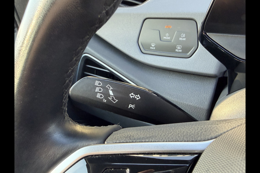 Volkswagen Id.3 Pro 58 kWh / Sensoren / Carplay / Verw. Stuur + Stoelen / SoH 92,1% /