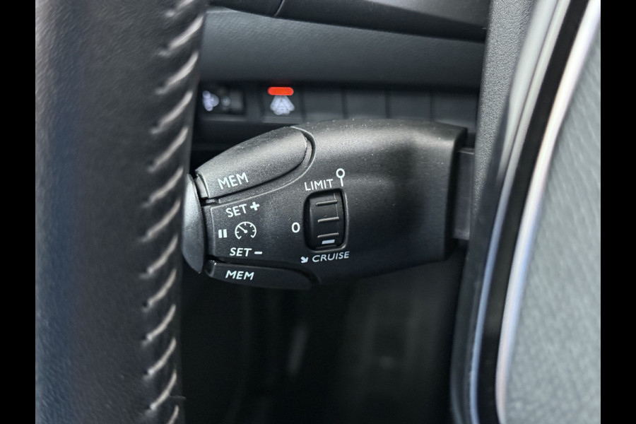 Peugeot e-208 EV Allure Pack 50kWh Stoelverwarming 3D-Navi 360°Camera Ecc Bluetooth Apple Carplay Android Auto Regen-Lichtsensor Cruise Control Led Privacy Glas Isofix Origineel Nederlandse Auto