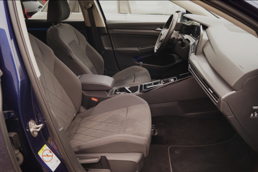 Volkswagen Golf 1.4 eHybrid PHEV Style -PANO-NAVI-ECC-LED-PDC-