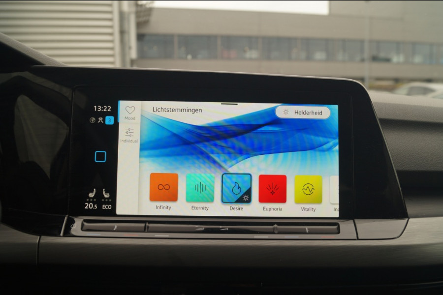 Volkswagen Golf 1.4 eHybrid PHEV Style -PANO-NAVI-ECC-LED-PDC-