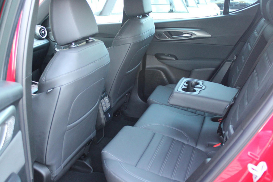 Alfa Romeo Tonale 1.5T 160PK HYbrid VELOCE | LEDEREN BEKLEDING | VOORSTOELEN / STUUR VERWARMD | VOORSTOELEN GEVENTILEERD | VOORSTOELEN ELEKTRISCH VERSTELBAAR MET GEHEUGEN FUNCTIE |  HARMAN CARDON PREMIUM AUDIO | DRAADLOOS APPLE CARPLAY / ANDROID AUTO | 360° CAMERA | AUTOMATISCH DIMMENDE BUITENSPIEGELS | 20"INCH LICHTMETALEN VELGEN | ADAPTIVE CRUISE CONTROL | KEYLESS ENTRY / START | ELEKTRISCH BEDIENBARE ACHTERKLEP | DRAADLOZE TELEFOONLADER | AMBIENT LIGHTING | DONKERE HEMELBEKLEDING | SCHAKELFLIPPERS AAN HET STUUR | VERWARMDE RUITENSPROEIERS |