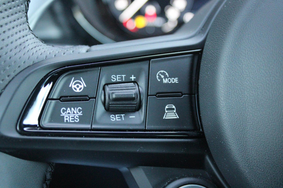 Alfa Romeo Tonale 1.5T 160PK HYbrid VELOCE | LEDEREN BEKLEDING | VOORSTOELEN / STUUR VERWARMD | VOORSTOELEN GEVENTILEERD | VOORSTOELEN ELEKTRISCH VERSTELBAAR MET GEHEUGEN FUNCTIE |  HARMAN CARDON PREMIUM AUDIO | DRAADLOOS APPLE CARPLAY / ANDROID AUTO | 360° CAMERA | AUTOMATISCH DIMMENDE BUITENSPIEGELS | 20"INCH LICHTMETALEN VELGEN | ADAPTIVE CRUISE CONTROL | KEYLESS ENTRY / START | ELEKTRISCH BEDIENBARE ACHTERKLEP | DRAADLOZE TELEFOONLADER | AMBIENT LIGHTING | DONKERE HEMELBEKLEDING | SCHAKELFLIPPERS AAN HET STUUR | VERWARMDE RUITENSPROEIERS |
