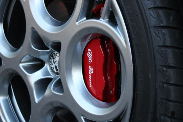 Alfa Romeo Tonale 1.5T 160PK HYbrid VELOCE | LEDEREN BEKLEDING | VOORSTOELEN / STUUR VERWARMD | VOORSTOELEN GEVENTILEERD | VOORSTOELEN ELEKTRISCH VERSTELBAAR MET GEHEUGEN FUNCTIE |  HARMAN CARDON PREMIUM AUDIO | DRAADLOOS APPLE CARPLAY / ANDROID AUTO | 360° CAMERA | AUTOMATISCH DIMMENDE BUITENSPIEGELS | 20"INCH LICHTMETALEN VELGEN | ADAPTIVE CRUISE CONTROL | KEYLESS ENTRY / START | ELEKTRISCH BEDIENBARE ACHTERKLEP | DRAADLOZE TELEFOONLADER | AMBIENT LIGHTING | DONKERE HEMELBEKLEDING | SCHAKELFLIPPERS AAN HET STUUR | VERWARMDE RUITENSPROEIERS |