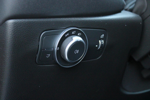Alfa Romeo Tonale 1.5T 160PK HYbrid VELOCE | LEDEREN BEKLEDING | VOORSTOELEN / STUUR VERWARMD | VOORSTOELEN GEVENTILEERD | VOORSTOELEN ELEKTRISCH VERSTELBAAR MET GEHEUGEN FUNCTIE |  HARMAN CARDON PREMIUM AUDIO | DRAADLOOS APPLE CARPLAY / ANDROID AUTO | 360° CAMERA | AUTOMATISCH DIMMENDE BUITENSPIEGELS | 20"INCH LICHTMETALEN VELGEN | ADAPTIVE CRUISE CONTROL | KEYLESS ENTRY / START | ELEKTRISCH BEDIENBARE ACHTERKLEP | DRAADLOZE TELEFOONLADER | AMBIENT LIGHTING | DONKERE HEMELBEKLEDING | SCHAKELFLIPPERS AAN HET STUUR | VERWARMDE RUITENSPROEIERS |