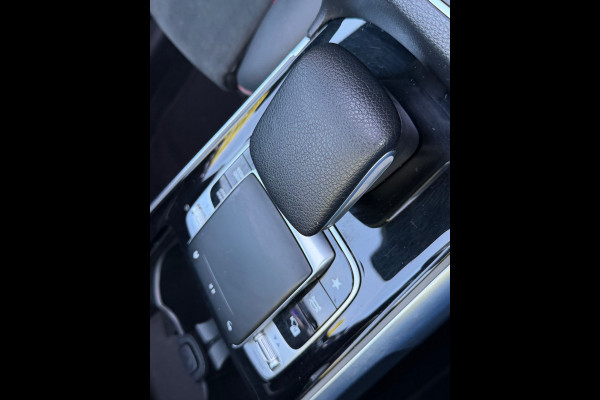 Mercedes-Benz Glb AMG styling 7 persoons, panoramadak, electr bedienbare trekhaak, VOL OPTIES, 1e eigenaar, Origineel NL auto