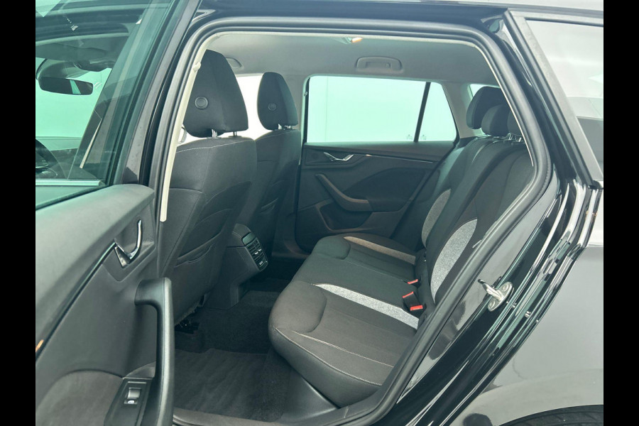 Škoda Kamiq 1.0 TSI Business Edition Automaat Navigatie Climate control Cruise control LED Keyless Start Achteruitrijcamera Parkeersensoren Apple Carplay/ Android Auto Radio