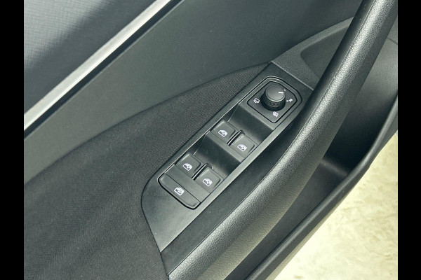 Škoda Kamiq 1.0 TSI Business Edition Automaat Navigatie Climate control Cruise control LED Keyless Start Achteruitrijcamera Parkeersensoren Apple Carplay/ Android Auto Radio