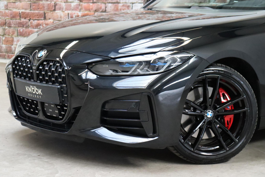 BMW 4 Serie Coupé M440i xDrive High Executive M Sport Pakket / Adaptief M-onderstel / Panoramadak / Laserlicht / Head-Up Display / M Sportrem / Driving Assistant Professional / Harman Kardon / Stoel- en stuurverwarming / Shadow line / 19 Inch / Live Cockpit Professional / Active Guard Plus / Comfort access