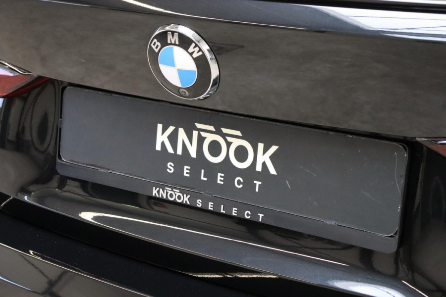 BMW 4 Serie Coupé M440i xDrive High Executive M Sport Pakket / Adaptief M-onderstel / Panoramadak / Laserlicht / Head-Up Display / M Sportrem / Driving Assistant Professional / Harman Kardon / Stoel- en stuurverwarming / Shadow line / 19 Inch / Live Cockpit Professional / Active Guard Plus / Comfort access