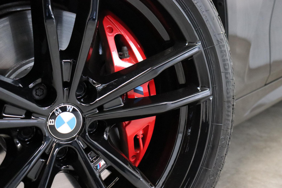 BMW 4 Serie Coupé M440i xDrive High Executive M Sport Pakket / Adaptief M-onderstel / Panoramadak / Laserlicht / Head-Up Display / M Sportrem / Driving Assistant Professional / Harman Kardon / Stoel- en stuurverwarming / Shadow line / 19 Inch / Live Cockpit Professional / Active Guard Plus / Comfort access