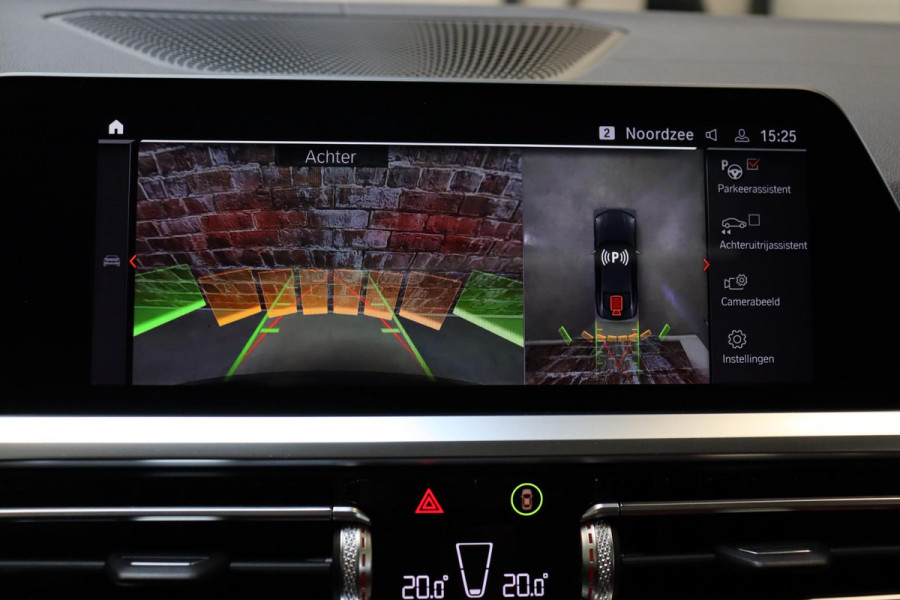 BMW 4 Serie Coupé M440i xDrive High Executive M Sport Pakket / Adaptief M-onderstel / Panoramadak / Laserlicht / Head-Up Display / M Sportrem / Driving Assistant Professional / Harman Kardon / Stoel- en stuurverwarming / Shadow line / 19 Inch / Live Cockpit Professional / Active Guard Plus / Comfort access