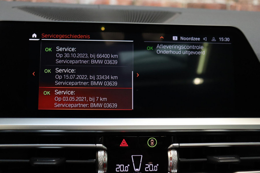 BMW 4 Serie Coupé M440i xDrive High Executive M Sport Pakket / Adaptief M-onderstel / Panoramadak / Laserlicht / Head-Up Display / M Sportrem / Driving Assistant Professional / Harman Kardon / Stoel- en stuurverwarming / Shadow line / 19 Inch / Live Cockpit Professional / Active Guard Plus / Comfort access