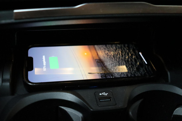 BMW 4 Serie Coupé M440i xDrive High Executive M Sport Pakket / Adaptief M-onderstel / Panoramadak / Laserlicht / Head-Up Display / M Sportrem / Driving Assistant Professional / Harman Kardon / Stoel- en stuurverwarming / Shadow line / 19 Inch / Live Cockpit Professional / Active Guard Plus / Comfort access