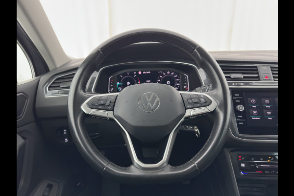 Volkswagen Tiguan 2.0 TDI Business+ (INCL.BTW) Aut. *FULL-LED | HEATED-COMFORTSEATS | ADAPTIVE-CRUISE | DIGI-COCKPIT | PRIVACY-GLASS | CAMERA | SHIFT-PADDLES | ECC | PDC | 18''ALU | TOWBAR*