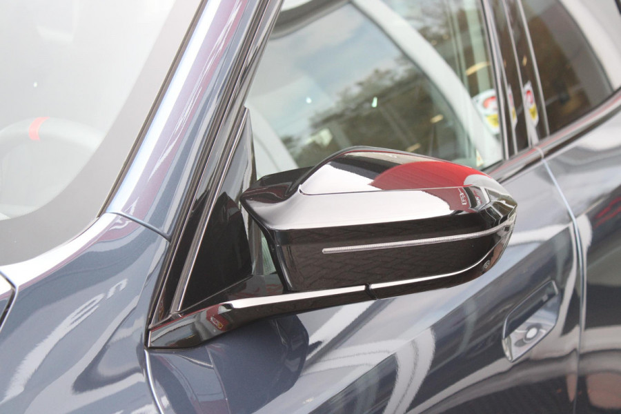 BMW X3 M50 xDrive 399PK M-SPORT PRO | PANORAMA DAK | HARMAN KARDON AUDIO SYSTEM | COMFORT PACK: (STOELVENTILATIE OP DE VOORSTOELEN, ELEKTRISCH VERWARMBARE VOORSTOELEN EN BUITENSTE ZITPLAATSEN ACHTERIN, HANDBEDIENDE ZONNESCHERMEN VOOR ACHTERPORTIERRUITEN) | PREMIUM PACK: (ELEKTRISCH VERSTELBARE LENDESTEUN VOOR BESTUURDER EN PASSAGIER, TRAVEL EN COMFORT SYSTEEM, ADAPTIEVE LED KOPLAMPEN) | PROFESSIONAL PACK: (PARKING ASSISTANT PLUS, DRIVING ASSISTANT PLUS, INTERIEURCAMERA, BMW LIVE COCKPIT PROFESSIONAL) | SHADOW LINE | NAVIGATIE | DRAADLOZE APPLE CARPLAY/ANDROID AUTO | DUBBELE D
