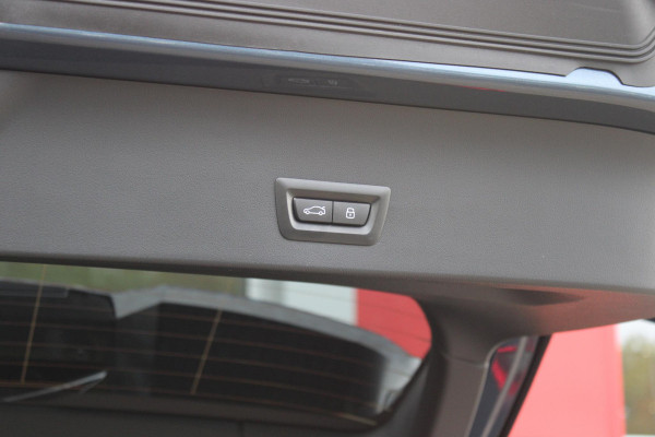 BMW X3 M50 xDrive 399PK M-SPORT PRO | PANORAMA DAK | HARMAN KARDON AUDIO SYSTEM | COMFORT PACK: (STOELVENTILATIE OP DE VOORSTOELEN, ELEKTRISCH VERWARMBARE VOORSTOELEN EN BUITENSTE ZITPLAATSEN ACHTERIN, HANDBEDIENDE ZONNESCHERMEN VOOR ACHTERPORTIERRUITEN) | PREMIUM PACK: (ELEKTRISCH VERSTELBARE LENDESTEUN VOOR BESTUURDER EN PASSAGIER, TRAVEL EN COMFORT SYSTEEM, ADAPTIEVE LED KOPLAMPEN) | PROFESSIONAL PACK: (PARKING ASSISTANT PLUS, DRIVING ASSISTANT PLUS, INTERIEURCAMERA, BMW LIVE COCKPIT PROFESSIONAL) | SHADOW LINE | NAVIGATIE | DRAADLOZE APPLE CARPLAY/ANDROID AUTO | DUBBELE D