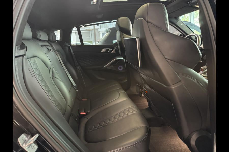 BMW X6 M Competition / Trekhaak / Panoramadak / 360Camera / Head-up / Rear Entertainment / Bowers & Wilkens / 22'' / Softclose / Intr.voorverwarming / Carbon intr. / Stoelventilatie / Stuur+Stoelverwarming / DAB