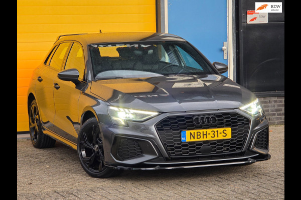 Audi A3 Sportback 40 TFSI e RS3 Look / B & O / Acc / Lane Assist / Dode Hoek / Dig Cockpit / Navi / Ecc / Elek Pakket / Allu Velge