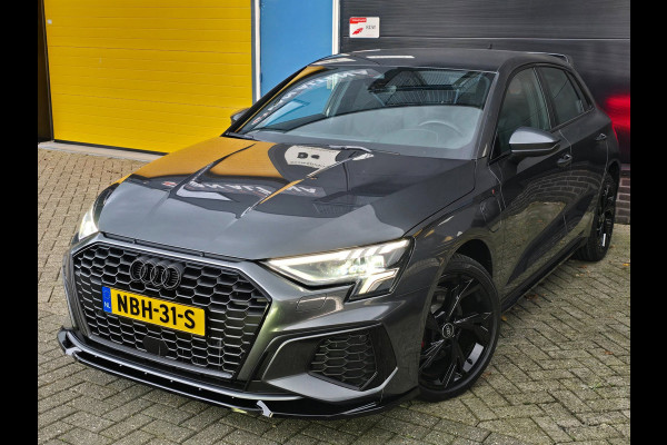 Audi A3 Sportback 40 TFSI e RS3 Look / B & O / Acc / Lane Assist / Dode Hoek / Dig Cockpit / Navi / Ecc / Elek Pakket / Allu Velge