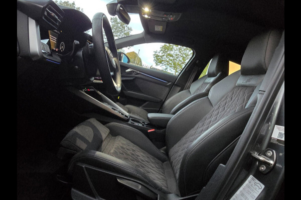 Audi A3 Sportback 40 TFSI e RS3 Look / B & O / Acc / Lane Assist / Dode Hoek / Dig Cockpit / Navi / Ecc / Elek Pakket / Allu Velge