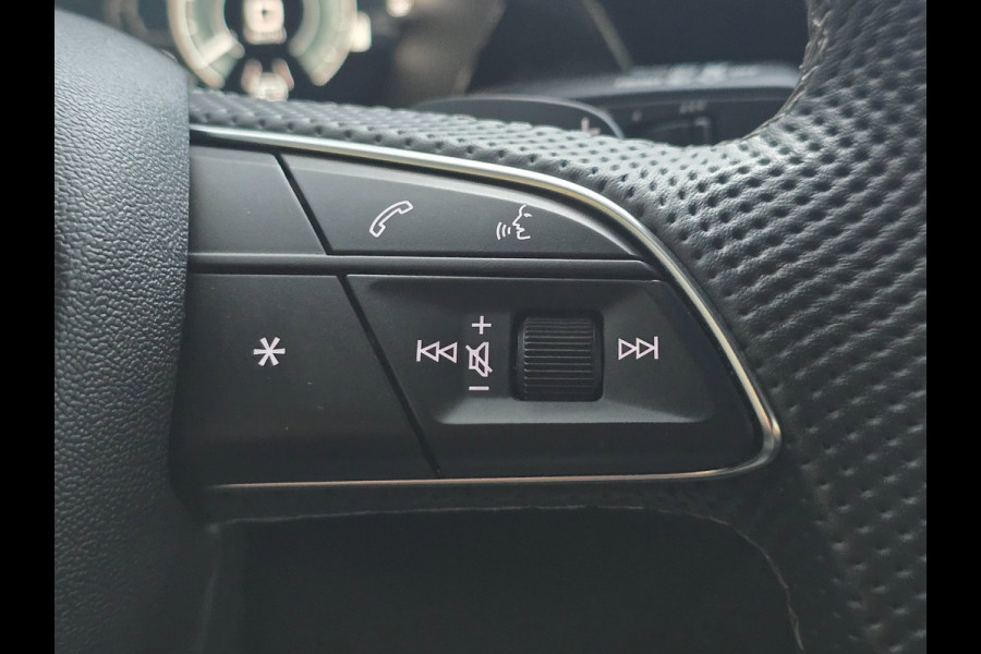 Audi A3 Sportback 40 TFSI e RS3 Look / B & O / Acc / Lane Assist / Dode Hoek / Dig Cockpit / Navi / Ecc / Elek Pakket / Allu Velge