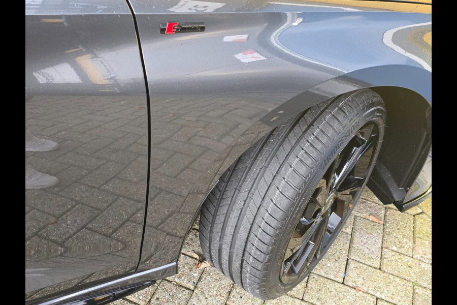 Audi A3 Sportback 40 TFSI e RS3 Look / B & O / Acc / Lane Assist / Dode Hoek / Dig Cockpit / Navi / Ecc / Elek Pakket / Allu Velge