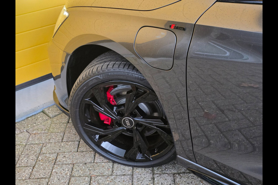 Audi A3 Sportback 40 TFSI e RS3 Look / B & O / Acc / Lane Assist / Dode Hoek / Dig Cockpit / Navi / Ecc / Elek Pakket / Allu Velge