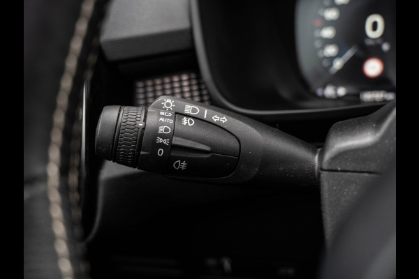 Volvo XC40 2.0 T4 190PK R-Design | Pano | Surround View | Trekhaak