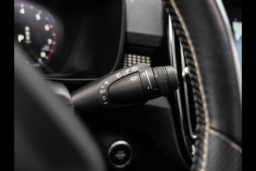 Volvo XC40 2.0 T4 190PK R-Design | Pano | Surround View | Trekhaak