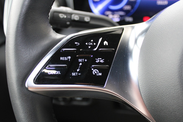 Mercedes-Benz Eqv 300 L2 / AMG / Luchtvering / Panorama / Elec Stoelen / 7-Persoons / Burmester / 360 Camera / Vol Opties / NIEUWSTAAT