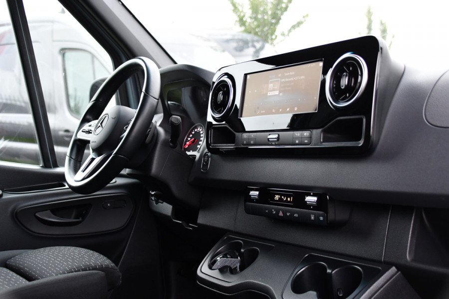 Mercedes-Benz Sprinter 319 1.9 CDI L2H2 RWD PB Edition Full Options! Luchtvering, Cruise, 360 Camera, Stoelverwarming, Clima, LED, Standkachel, Voorruit verwarming, 190pk, Automaat, Uniek!