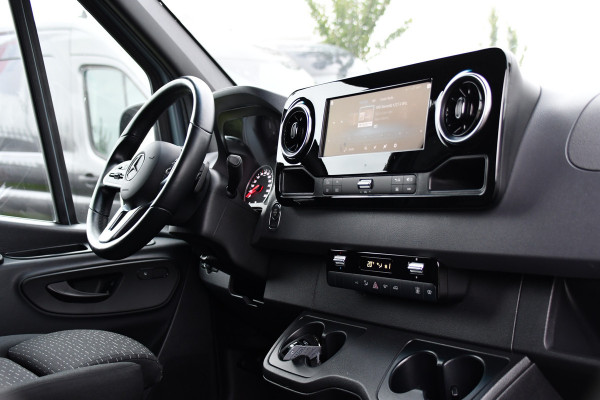 Mercedes-Benz Sprinter 319 1.9 CDI L2H2 RWD PB Edition Full Options! Luchtvering, Cruise, 360 Camera, Stoelverwarming, Clima, LED, Standkachel, Voorruit verwarming, 190pk, Automaat, Uniek!
