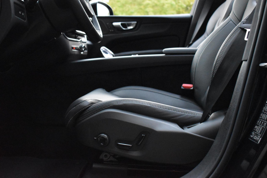 Volvo XC60 2.0 T8 Plug-in-hybrid AWD Ultra Black Edition Facelift Pano Massage Stoelkoeling HUD