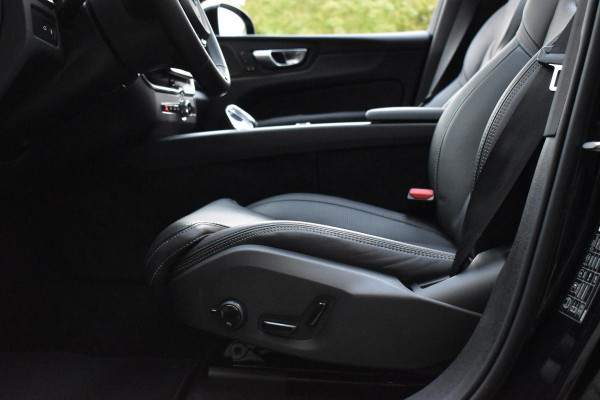 Volvo XC60 2.0 T8 Plug-in-hybrid AWD Ultra Black Edition Facelift Pano Massage Stoelkoeling HUD