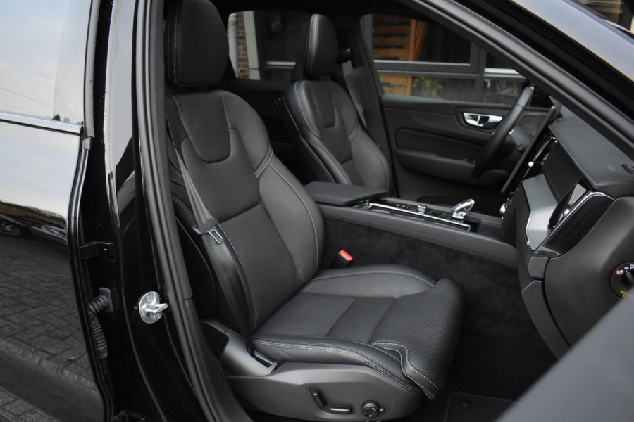 Volvo XC60 2.0 T8 Plug-in-hybrid AWD Ultra Black Edition Facelift Pano Massage Stoelkoeling HUD
