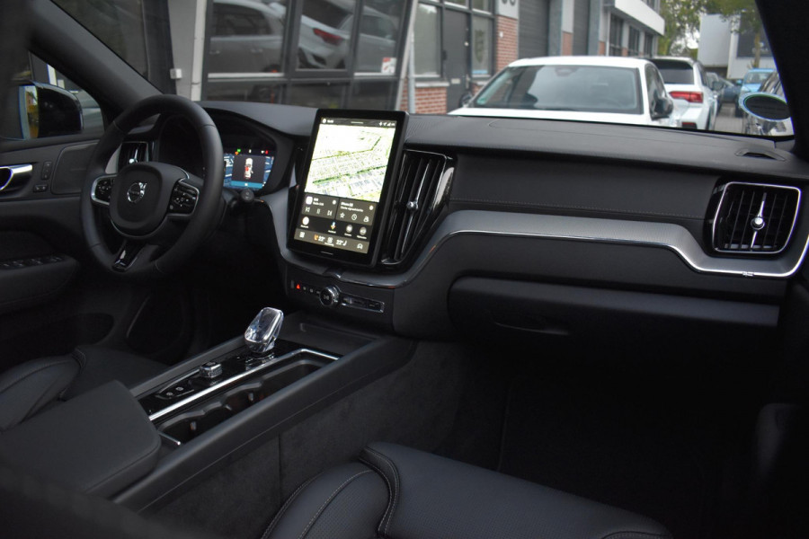 Volvo XC60 2.0 T8 Plug-in-hybrid AWD Ultra Black Edition Facelift Pano Massage Stoelkoeling HUD