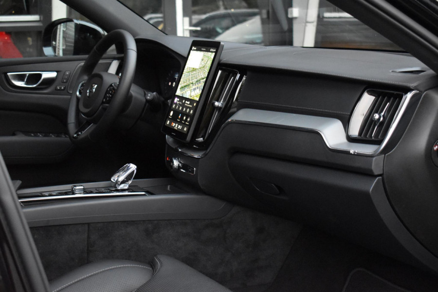Volvo XC60 2.0 T8 Plug-in-hybrid AWD Ultra Black Edition Facelift Pano Massage Stoelkoeling HUD
