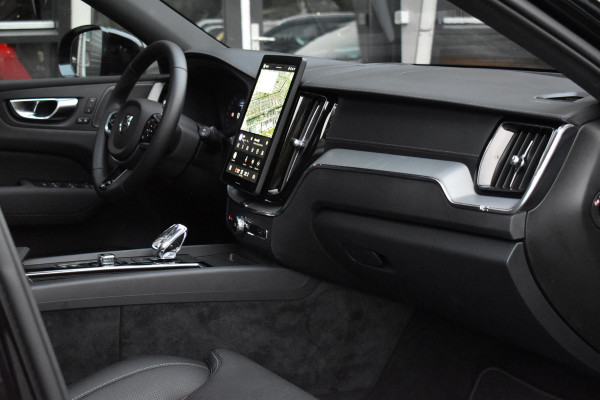 Volvo XC60 2.0 T8 Plug-in-hybrid AWD Ultra Black Edition Facelift Pano Massage Stoelkoeling HUD