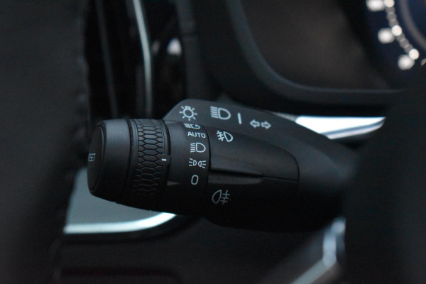 Volvo XC60 2.0 T8 Plug-in-hybrid AWD Ultra Black Edition Facelift Pano Massage Stoelkoeling HUD