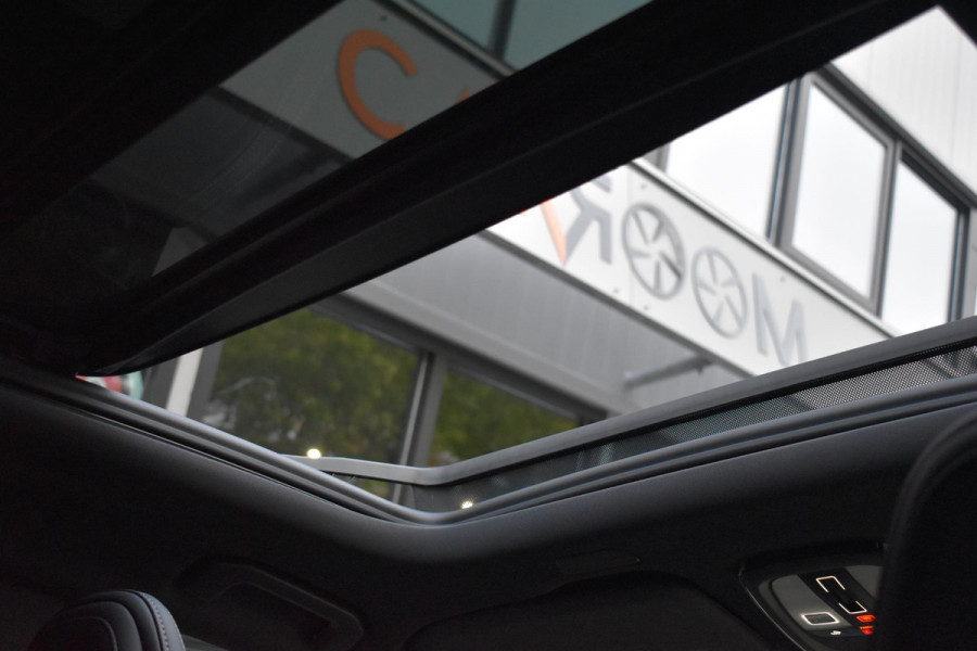 Volvo XC60 2.0 T8 Plug-in-hybrid AWD Ultra Black Edition Facelift Pano Massage Stoelkoeling HUD