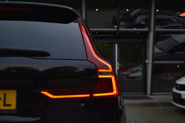Volvo XC60 2.0 T8 Plug-in-hybrid AWD Ultra Black Edition Facelift Pano Massage Stoelkoeling HUD