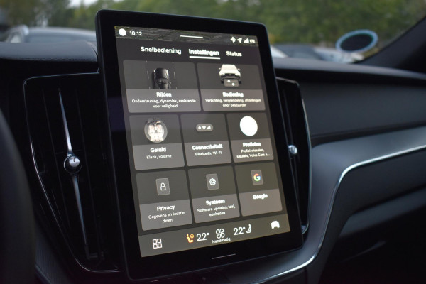 Volvo XC60 2.0 T8 Plug-in-hybrid AWD Ultra Black Edition Facelift Pano Massage Stoelkoeling HUD