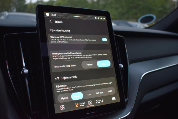 Volvo XC60 2.0 T8 Plug-in-hybrid AWD Ultra Black Edition Facelift Pano Massage Stoelkoeling HUD